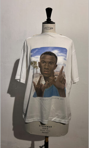 T SHIRT. THE PRESENT REARRANGES THE PAST