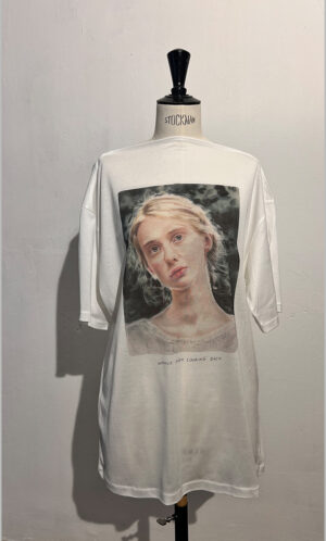 T SHIRT. WITHOUT EVEN LOOKING BACK